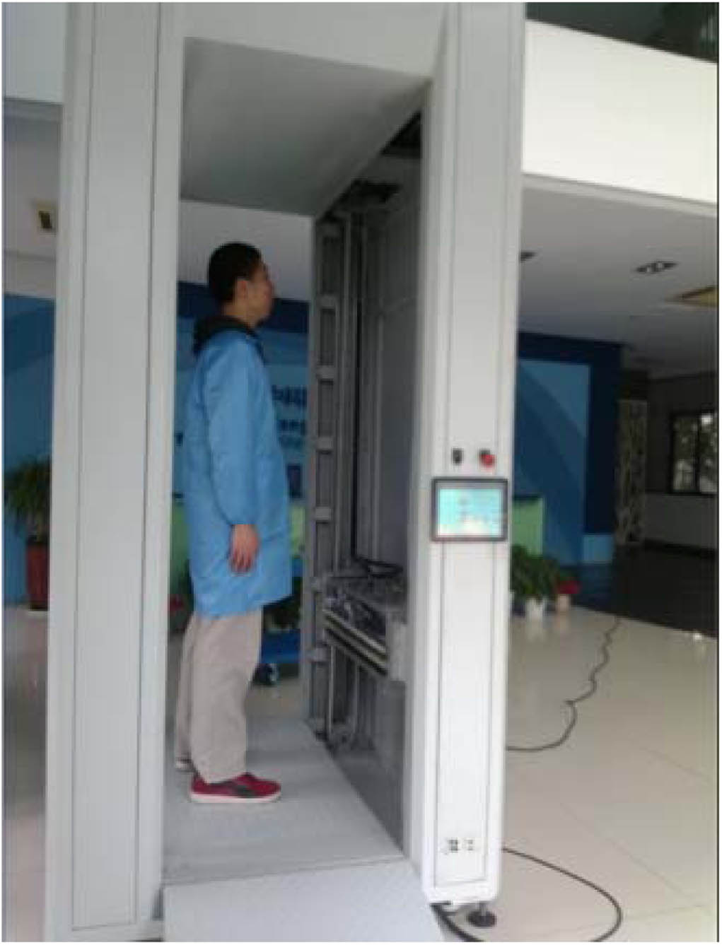 Prototype of the wideband MMW imaging system.