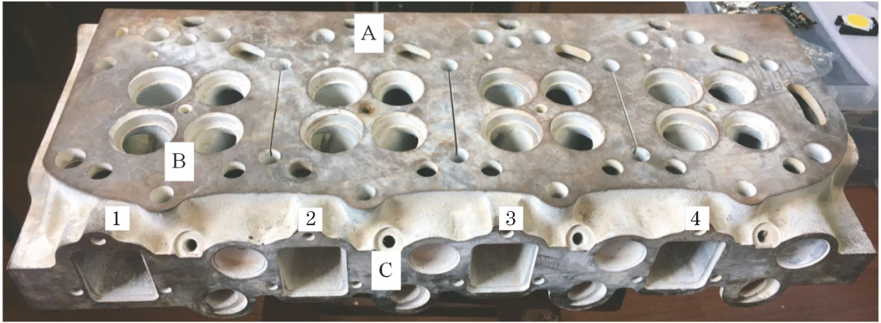 柴油机缸盖实物图