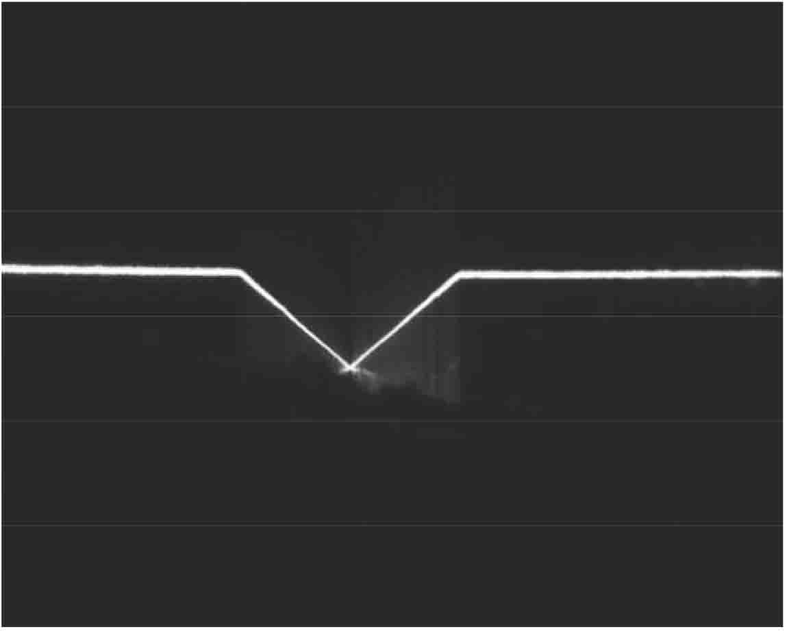 典型V型坡口焊缝的激光条纹