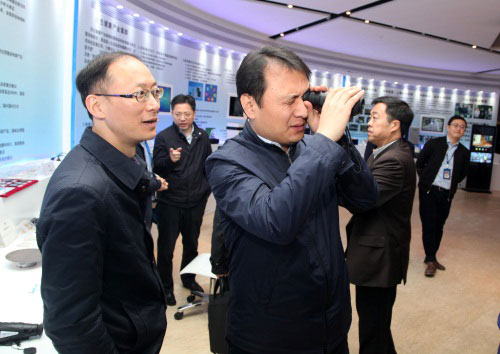 中组部集中选派在陕挂职干部来西安光机所调研