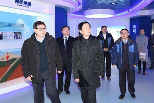 刘伟平调研龙芯中科、中科曙光公司-中国光学