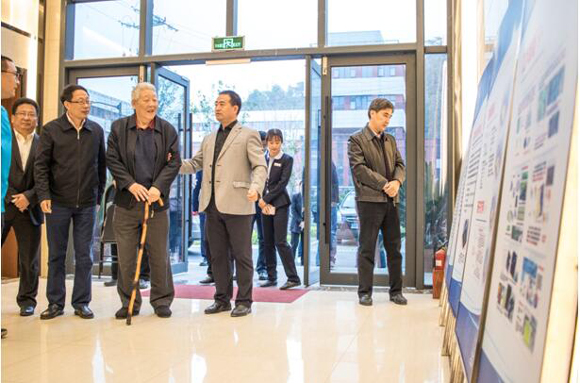 孙家栋院士视察微波目标特性测量实验室-中国