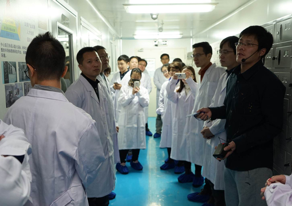 国科大经管学院MBA训练营走进半导体研究所