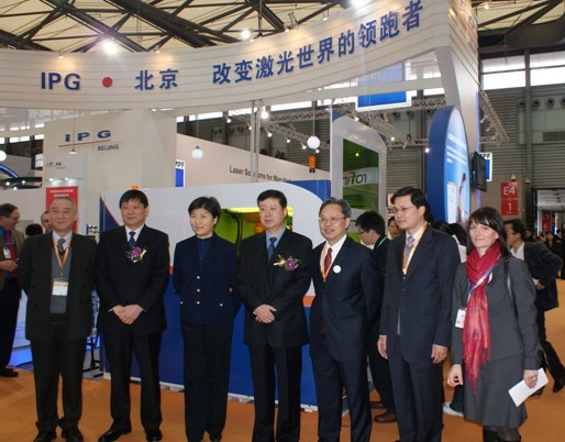 国家工信部领导及上海市领导视察IPG展台-IPG