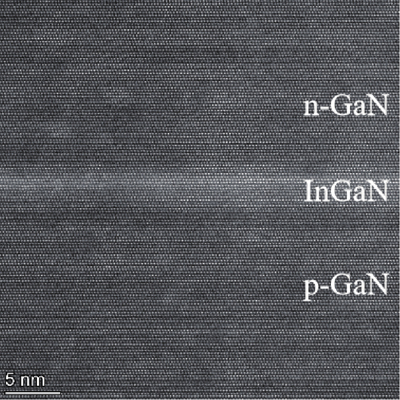 HRTEM image of the tunnel junction.