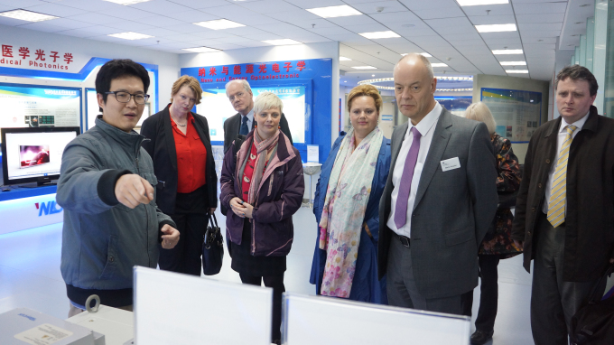 英国投资贸易总署国际贸易专家代表团访问光电国家实验室